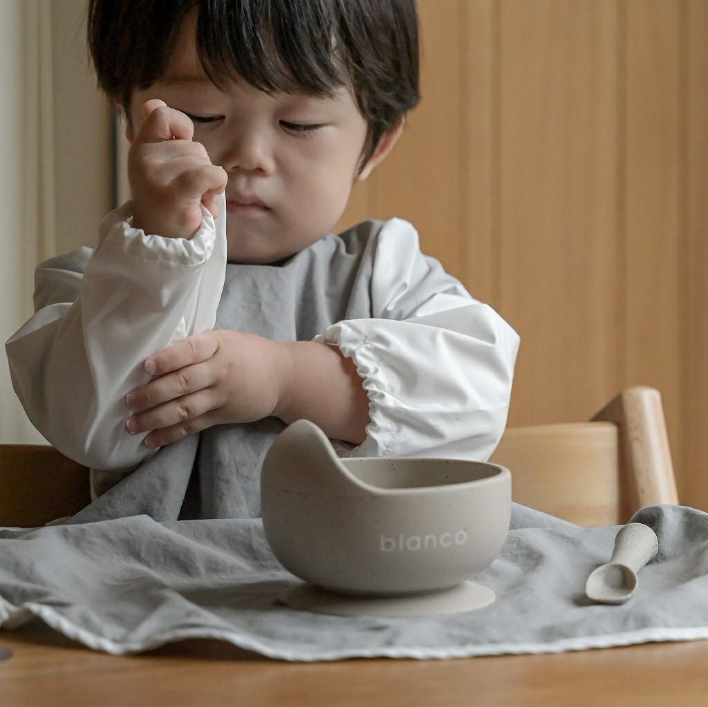 SAMOE × blanco｜上質グレーのお食事エプロン｜ミニマルデザイン × 撥